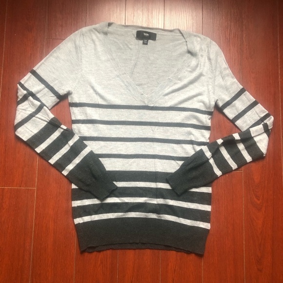 Mossimo deep V neck  striped knit sweater size small - Picture 2 of 8